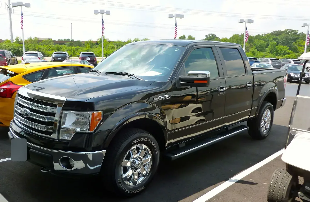 Ford F-150 noir double cabine