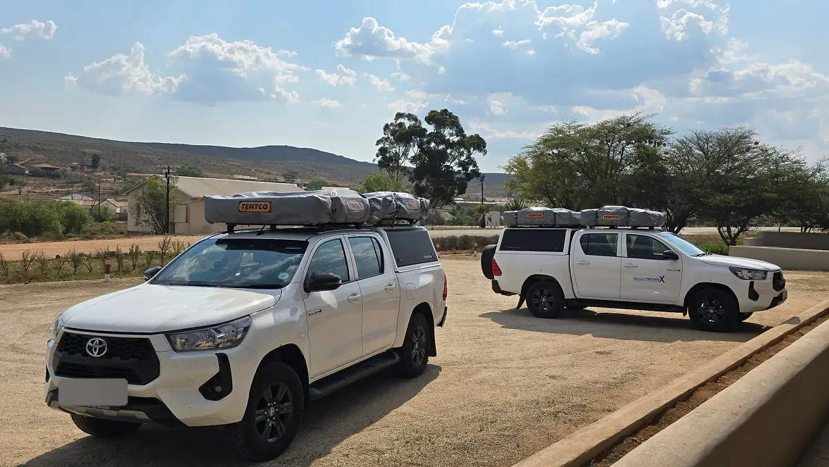 Toyota Hilux blancs équipés pour la route